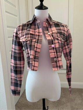prettylittlething top pale pink check denim jacket